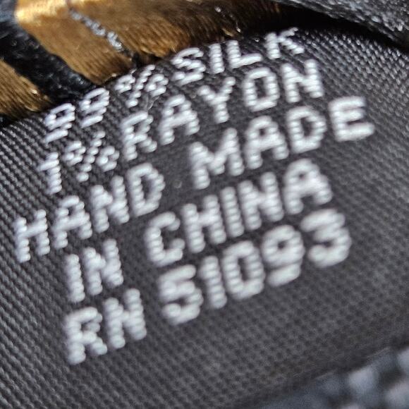 Ferucci Men's Repp Tie Black & Gold Office Executive 90% Silk Shiny gold thread - Picture 4 of 5